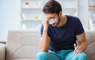 krwotok z nosa pierwsza pomoc