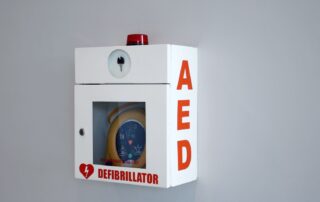 Akcesoria do Twojego AED, czyli szafki do defibrylatorów, szafka na defibrylator