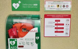 AED, defibrylator, tablica, Akcja defibrylacja, czyli nowe defibrylatory w Szczecinku