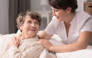 Osoby starsze, seniorzy, ochrona,Dofinansowanie na urządzenia do dezynfekcji powietrza dla Domów Pomocy Społecznej