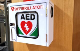 Szafki z systemami zdalnego nadzoru AED, szafka na AED