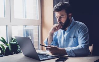 Na co zwrócić uwagę wybierając defibrylator AED